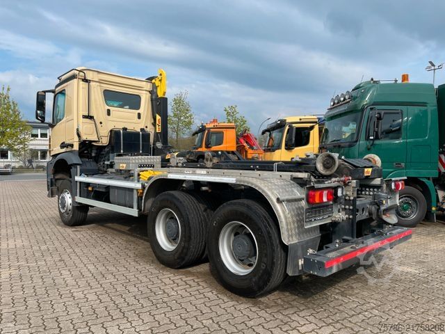 Camion benne à bras amovible MERCEDES-BENZ Arocs 3345 6x6 BB/ Hyva 26-51-S/ Kran Hydr.