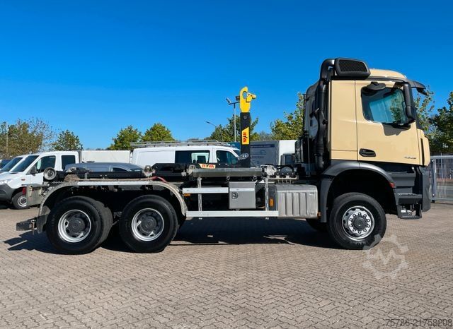 Camion benne à bras amovible MERCEDES-BENZ Arocs 3345 6x6 BB/ Hyva 26-51-S/ Kran Hydr.