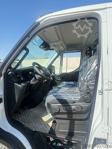 Furgonetă cu cutie IVECO Daily 35