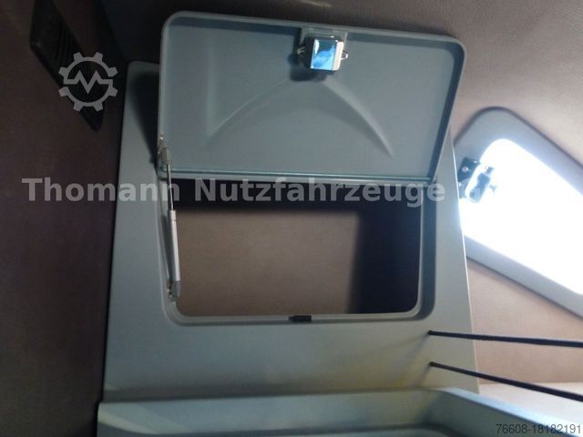 Curtain sider van RENAULT Pritsche Plane mit Schlafkabine hinten