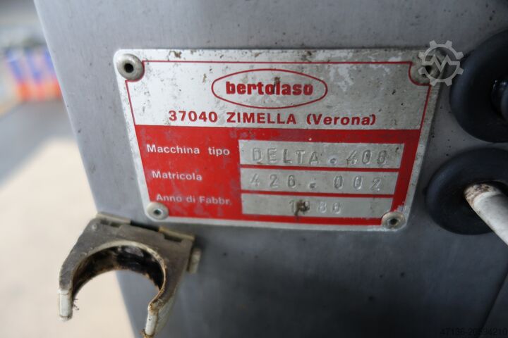 Zakorkowywarka do wina 6-głowicowa BERTOLASO DELTA 406