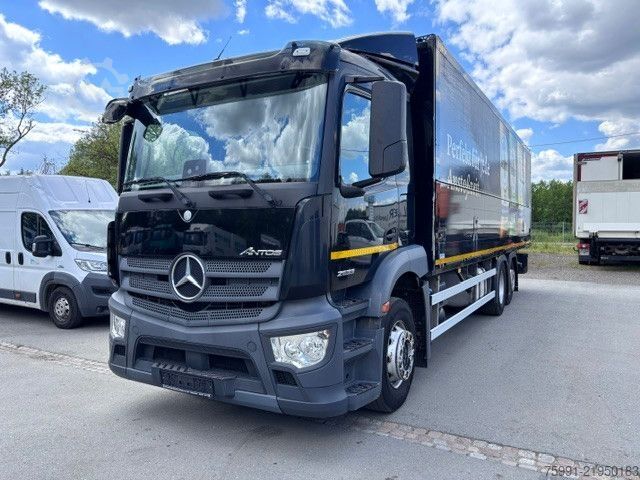 Drankentruck MERCEDES-BENZ Antos 3-Achser MB 2533 mit Geränkekoffer und LBW