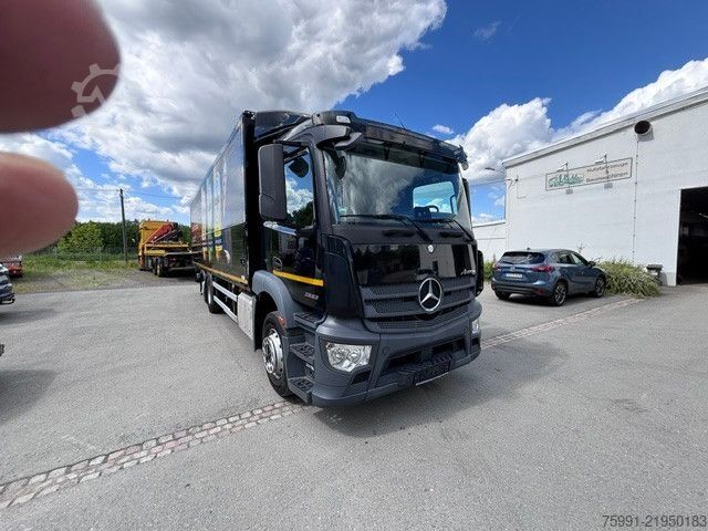 Drankentruck MERCEDES-BENZ Antos 3-Achser MB 2533 mit Geränkekoffer und LBW
