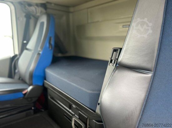 Tipper truck VOLVO FH 500 6X4, I-SHIFT , HYVA LIFT ABROLLKIPPER PREIS OHNE ABROLLCONTAINER