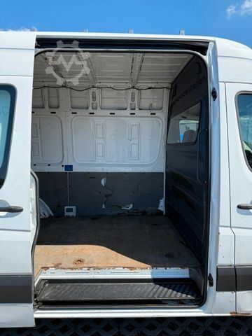 Højt tag varevogn MERCEDES-BENZ Sprinter 216 Kasten L2-H2 MOTORSCHADEN