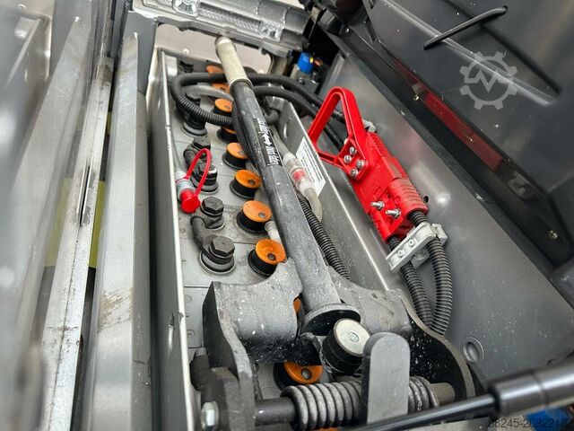 VS-22584 Elektryczny wózek wysokiego podnoszenia Still triplex z podnoszeniem wstępnym STILL exv sF 14i