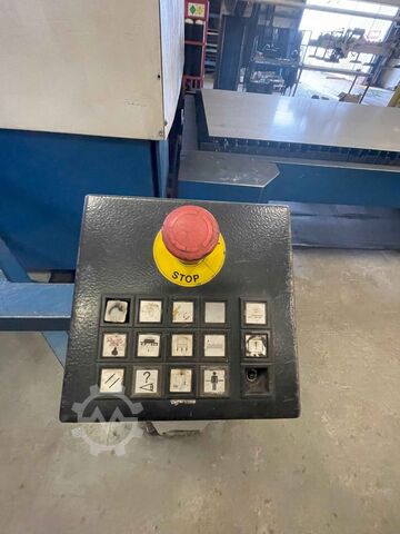 Máquina de corte por láser Trumpf TruMatic L 3050