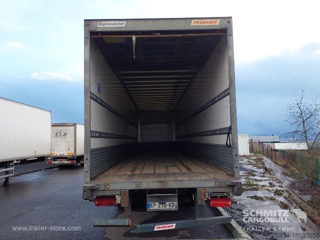 Box-semitrailer Fruehauf Semitrailer Dryfreight Standard Porte relevante