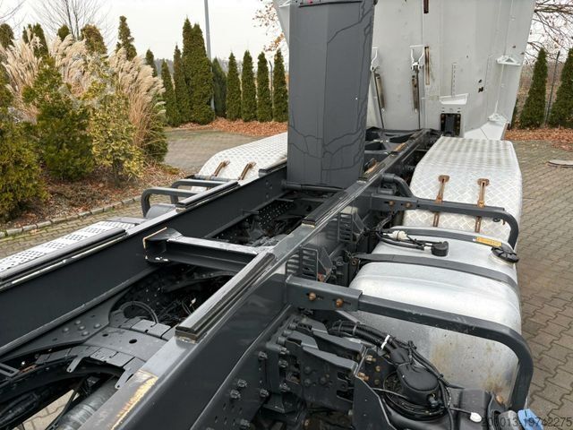 Tipper truck MERCEDES-BENZ AROCS 4145 8x8 Meiller Muldenkipper