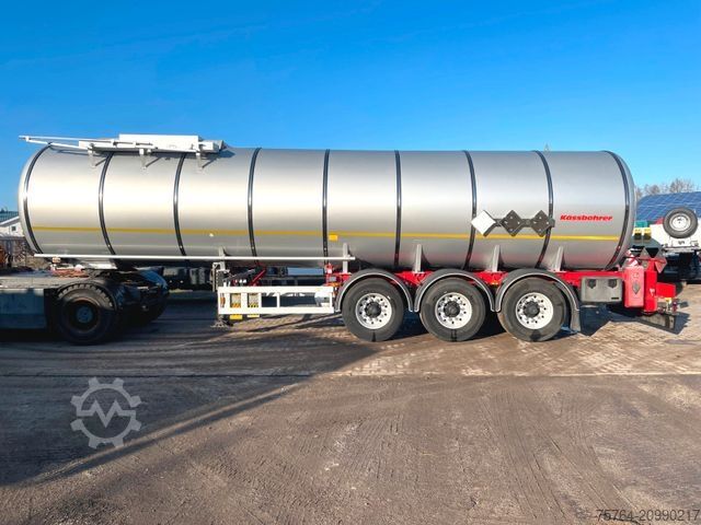 Tankauflieger KÄSSBOHRER 32m² V2A Bitumentankauflieger /leicht beschädigt