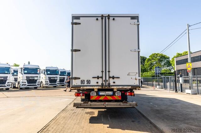 Kufr RENAULT D 320+HAYON BAR 2 T.