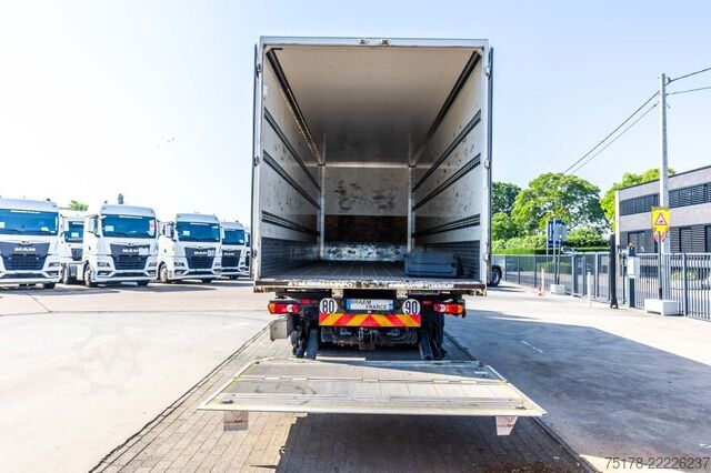Kufr RENAULT D 320+HAYON BAR 2 T.
