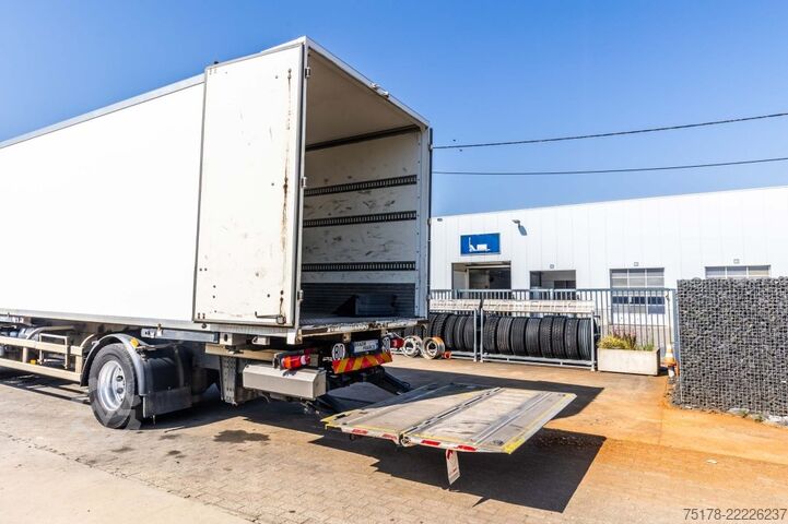 Kufr RENAULT D 320+HAYON BAR 2 T.