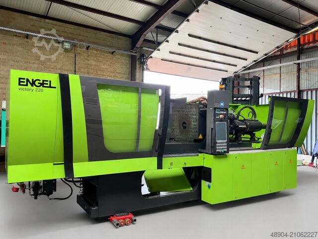 Máquina de moldeo por inyección Engel VC 750 / 220 Spex