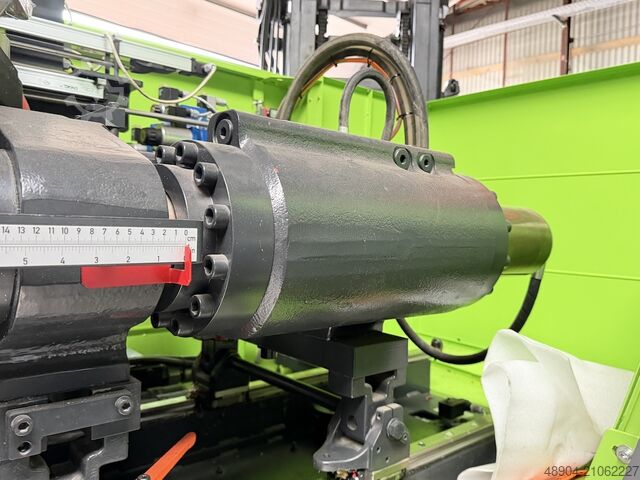 Macchina per stampaggio a iniezione Engel VC 750 / 220 Spex