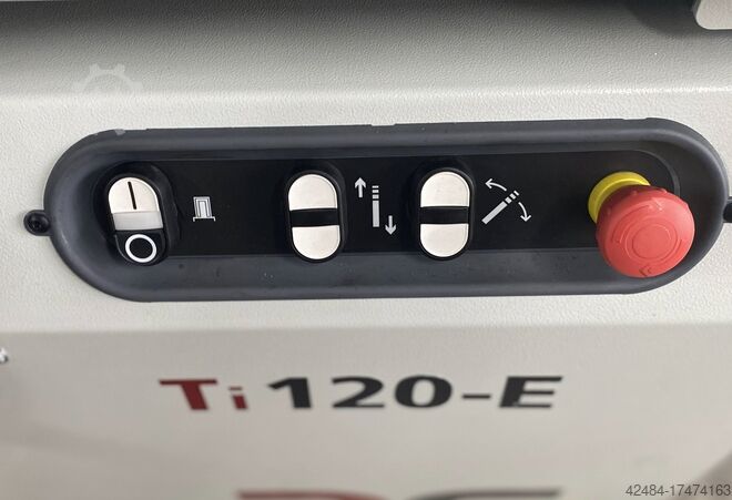 Freesmachine met draaibare as Robland Ti 120 E