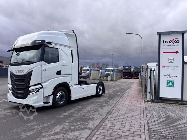 Standaard trekker IVECO S Way 500 Retarder ALU Doppel Tank Standklima