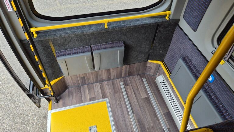 Minibus MERCEDES-BENZ Sprinter 517 Heckniederflur Vorlauffahrzeug