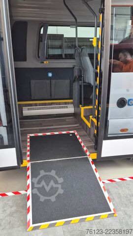 Minibus MERCEDES-BENZ Sprinter 517 Heckniederflur Vorlauffahrzeug
