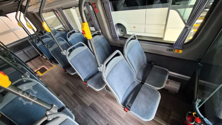 Minibus MERCEDES-BENZ Sprinter 517 Heckniederflur Vorlauffahrzeug