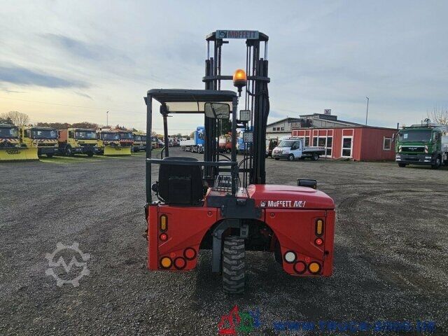 Gaffeltruck Moffett Mitnahmestapler 4 Wege Allrad NX Typ M 4 20.3