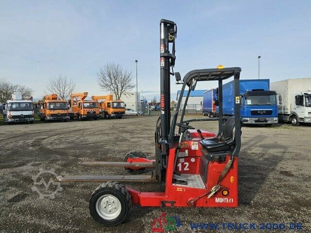 Gaffeltruck Moffett Mitnahmestapler 4 Wege Allrad NX Typ M 4 20.3