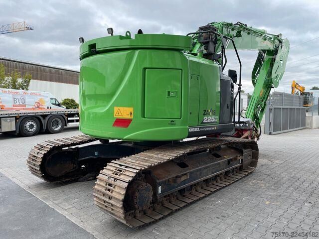 Escavatore gommato Hitachi ZX225USLC-6 / 1.690h / OQ65 / Greifersäge