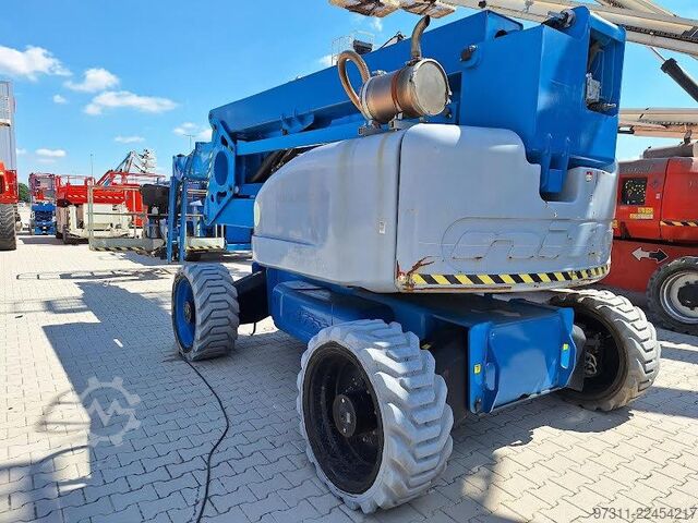 Piattaforma di lavoro telescopica articolata Niftylift HR28 HYBRID 4X4