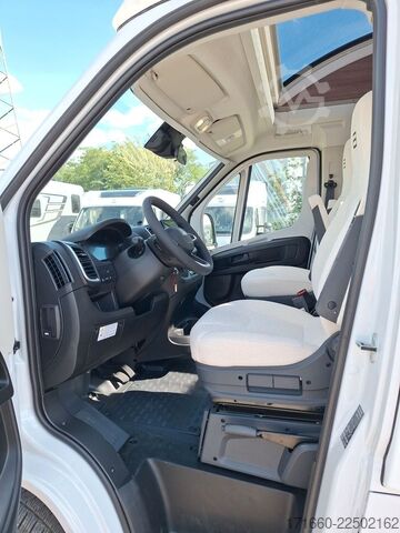Half-integraal camper BÜRSTNER Signature SFT 7.0