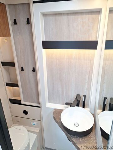 Half-integraal camper BÜRSTNER Signature SFT 7.5 AHK, Combi 6 E, SAT+TV,MARKISE