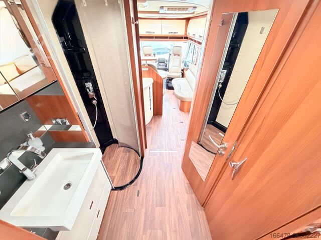 Integraal camper CARTHAGO Chic E-Line I 64 XL QB *Queensbett-1.Hand*