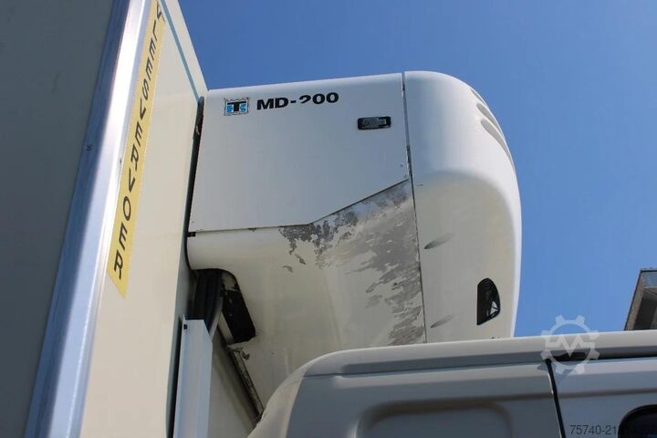 Refrigerated/freezer transport Scania P230 + thermo king + lift