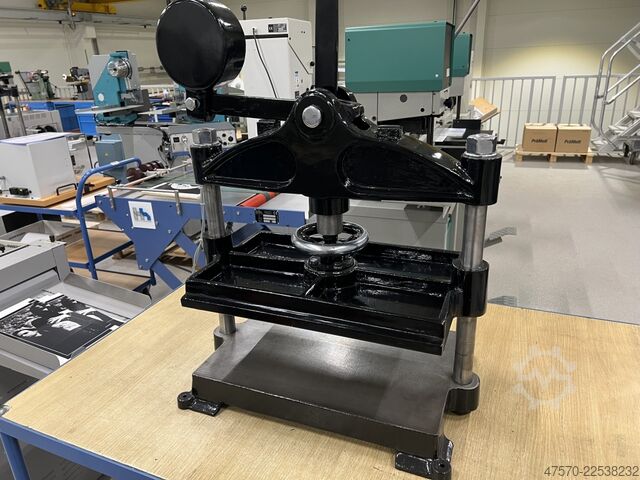 μηχάνημα βιβλιοδεσίας Bookbinding press with tapping block
