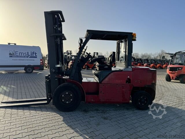 Empilhadeira diesel Nissan DG1F4A50Y