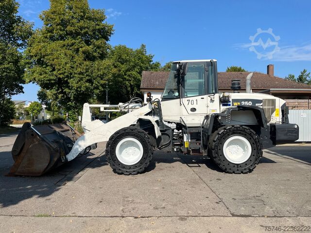 Utovarivač Komatsu WA250 WA250-6 Radlader*Klima*Hochschaufel*Recyc...