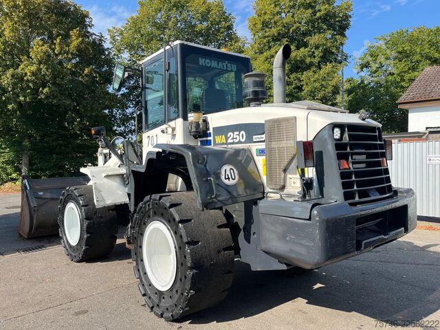 Utovarivač Komatsu WA250 WA250-6 Radlader*Klima*Hochschaufel*Recyc...