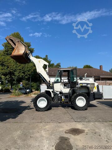 Utovarivač Komatsu WA250 WA250-6 Radlader*Klima*Hochschaufel*Recyc...