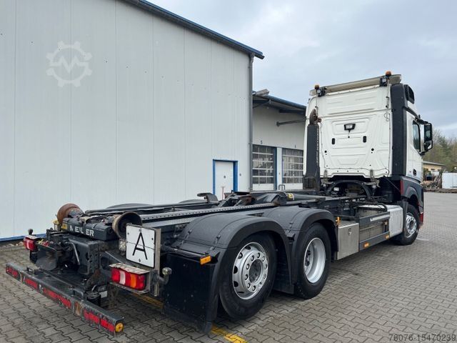 Haakarm vrachtwagen MERCEDES-BENZ 2543 L 6x2/4 Meiller Lenkachse Kamera Standklima