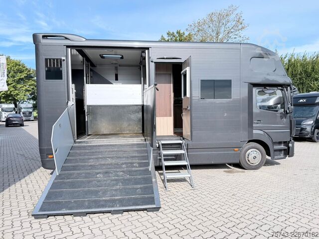 Boskapsbil MERCEDES-BENZ ATEGO 1021  Roelofsen 3  Pferde  Wohnung Dusche