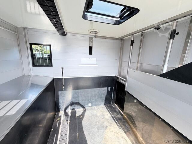 Boskapsbil MERCEDES-BENZ ATEGO 1021  Roelofsen 3  Pferde  Wohnung Dusche