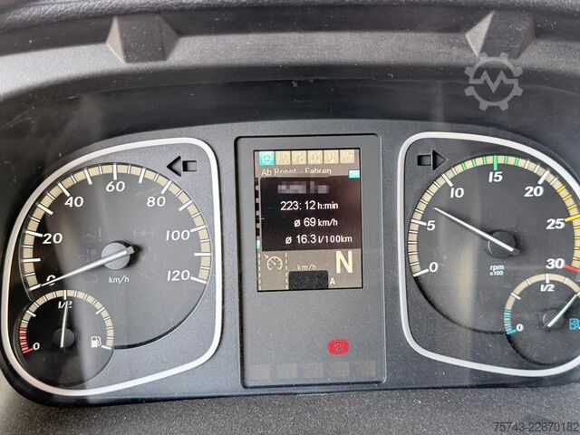 Boskapsbil MERCEDES-BENZ ATEGO 1021  Roelofsen 3  Pferde  Wohnung Dusche