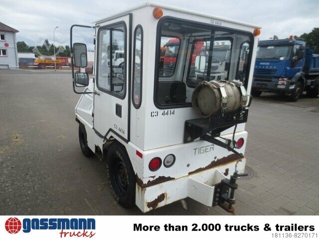 Aangepaste bestelwagen Tiger TC 50, Zugmaschine