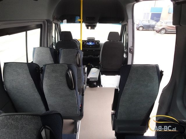 Touringcar MERCEDES-BENZ eSprinter 17 Sitze Electric Range: 465 km