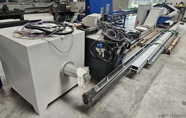 Pressta Eisele zaagsysteem voor aluminium met duwer Pressta Eisele Sägeanlage V-Cut