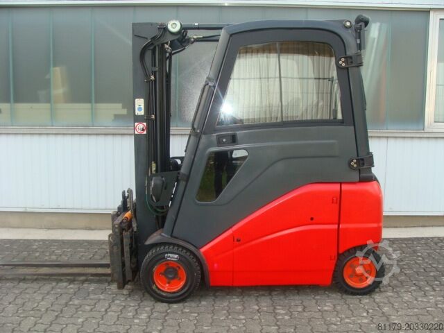 4kolový vysokozdvižný vozík Linde E 18 PH ZINKENVERSTELLGERÄT NEU BATTERIE