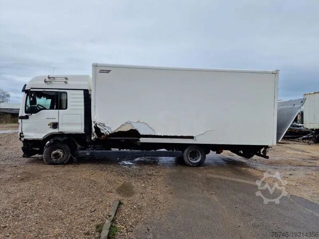 Bestelbus MAN BL UNFALL Koffer Langes Haus Klima