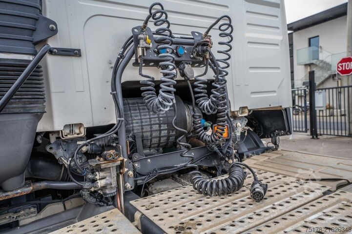 Standard tractor VOLVO FMX 460 GLOB VEB+