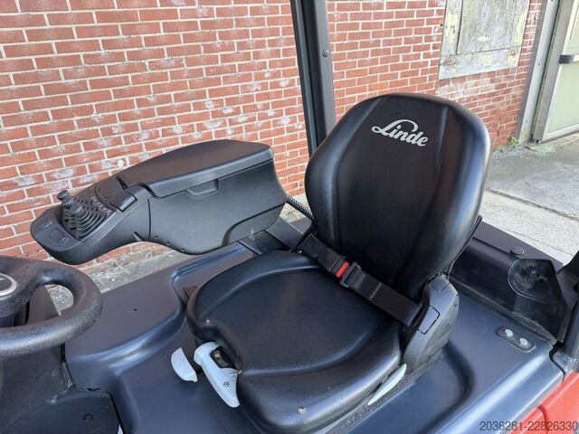 Carrello elevatore elettrico a 3 ruote Linde E16-02