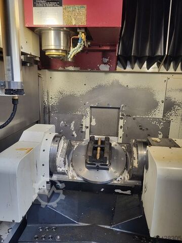 Centro de Usinagem - Vertical OKK VP 400