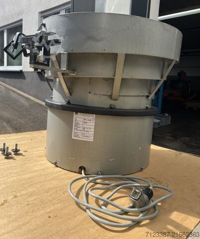 Vibrační dopravník RNA SRC-N 400-2L und SLL 400-600